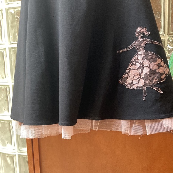 Modern take on vintage sock hop - Picture 3 of 6